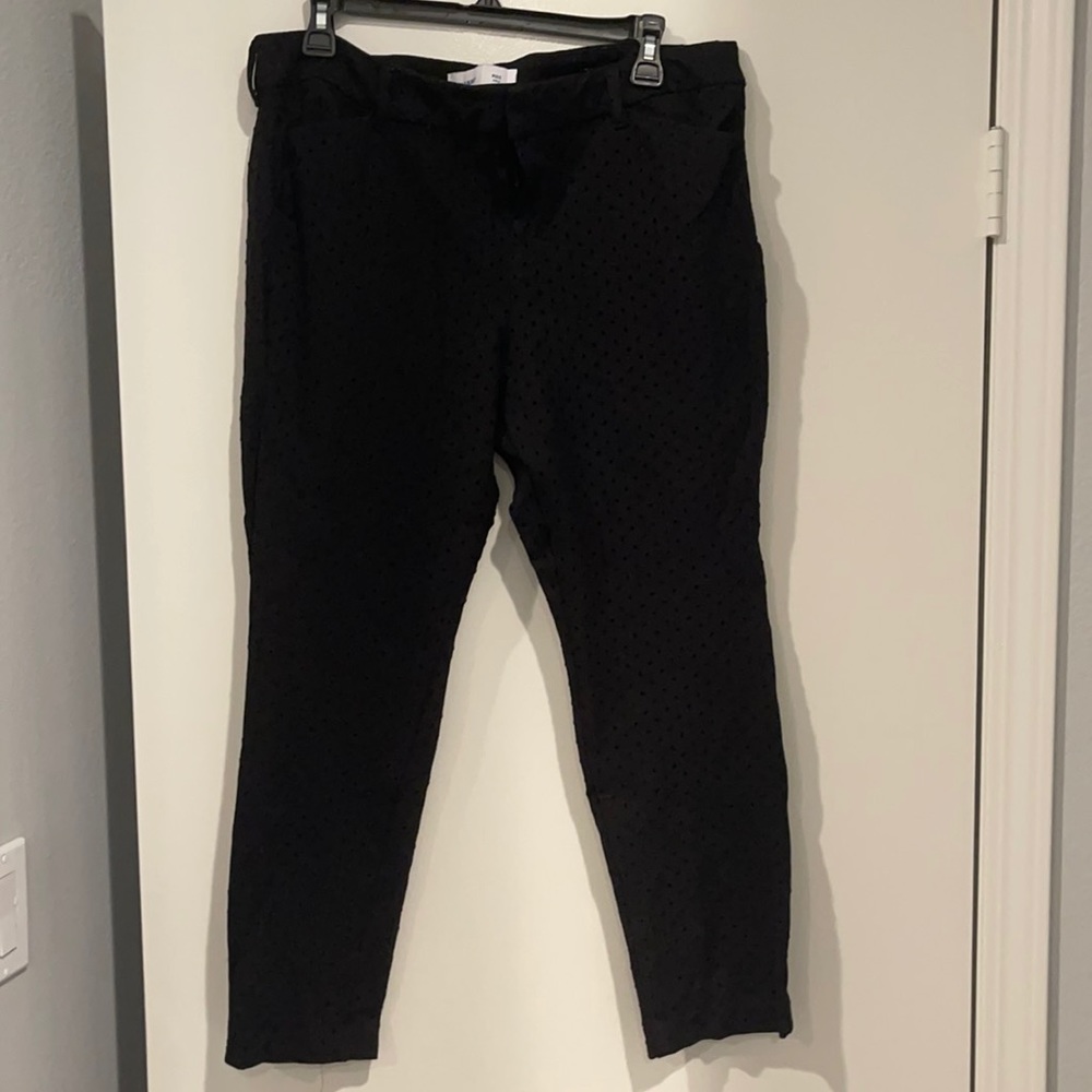 Old Navy, pixie Ankle cut, black and polka dots